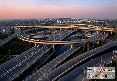 是什么魔力“驅(qū)使”眾地產(chǎn)大佬齊唱《東環(huán)之歌》？
