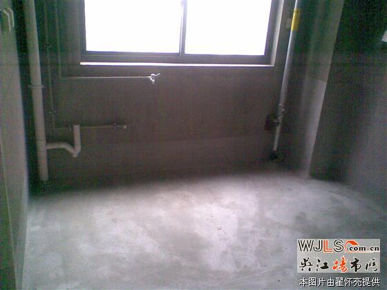 麗灣國際小高層復(fù)式小區(qū)中間位置
