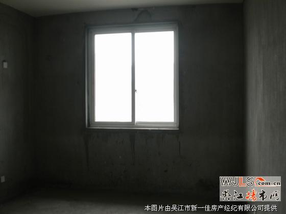 山湖花園五區(qū)全新毛坯 帶大自行車庫