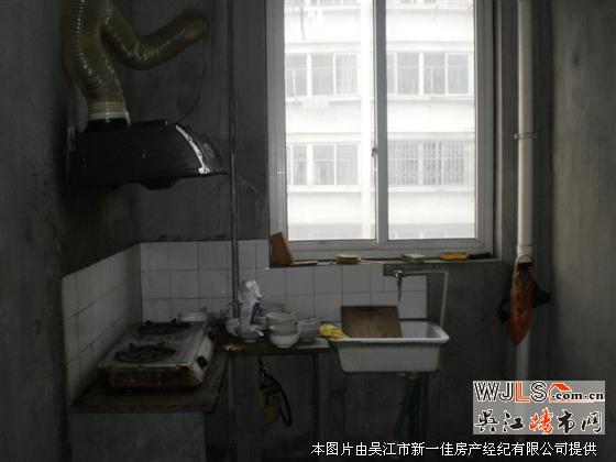 太湖小區(qū)南區(qū)環(huán)境好毛坯現(xiàn)房 兩證全