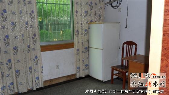 愛德雙語小學(xué)學(xué)區(qū)一樓有院子是二期的