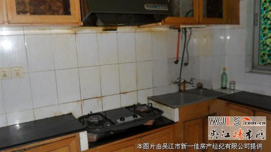 愛德雙語小學(xué)學(xué)區(qū)一樓有院子是二期的