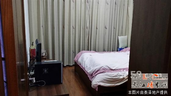 振泰二期 93平 實(shí)驗(yàn)學(xué)區(qū)房 簡(jiǎn)裝 帶院子 70w