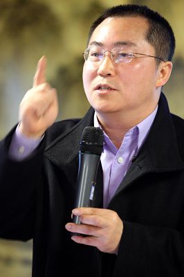 地產(chǎn)四大腕解讀房產(chǎn)形勢 自發(fā)學(xué)做“豬堅強(qiáng)”