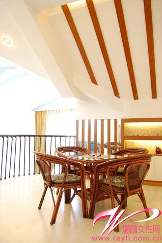 藍(lán)白紅上品家 色彩的高調(diào)設(shè)計(jì)