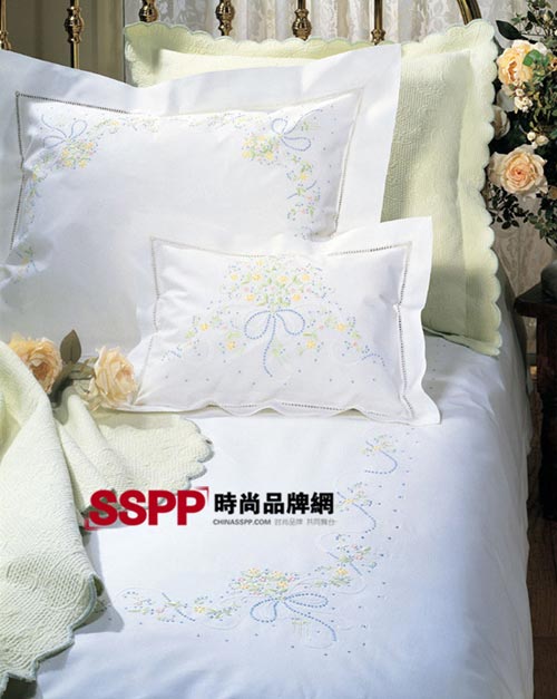 白色床品 解讀秋冬簡約時(shí)尚