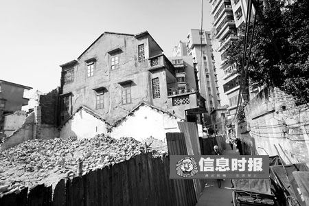 鰲洲外街37號房主成為南華西拆遷改造中唯一的“釘子戶”，危改辦協(xié)商未果只好提請仲裁。